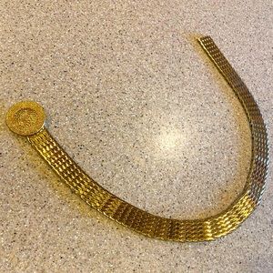 Vintage stretchy belt, gold, excellent condition, one size fits all